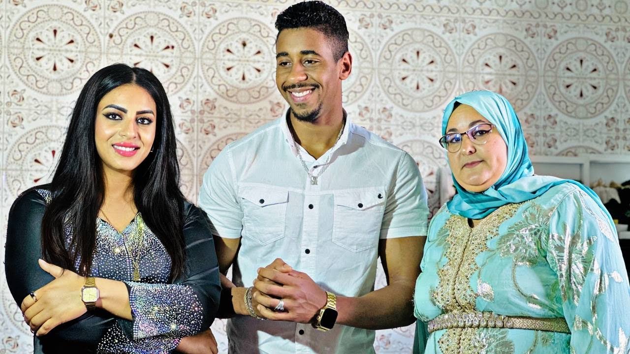 فيلم قصير: بغاو يخرجو مرات باهم من دار 😱وماعارفينش بلي هي …💔