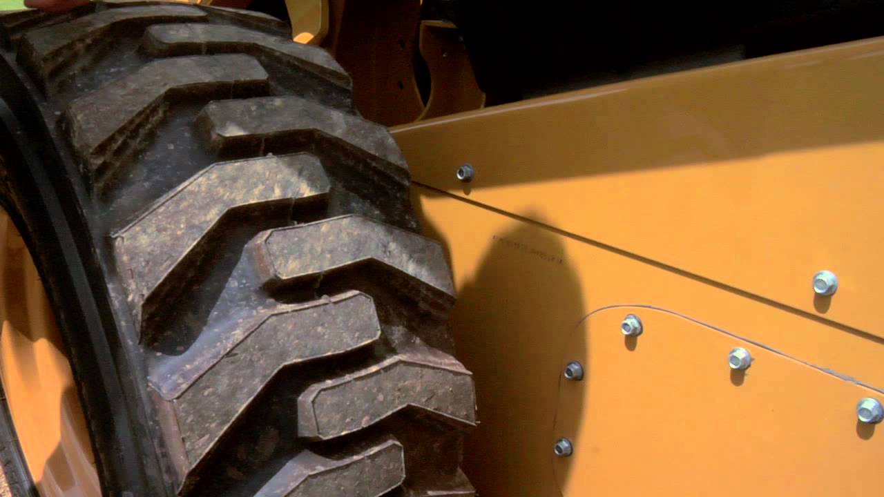 Cat® Skid Steer Loader | Drive Chain Adjustment & Chain Oil