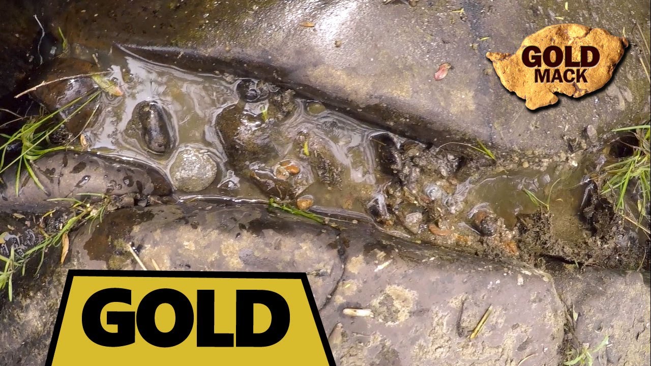 Digging a crevice finding gold, out gold panning the river