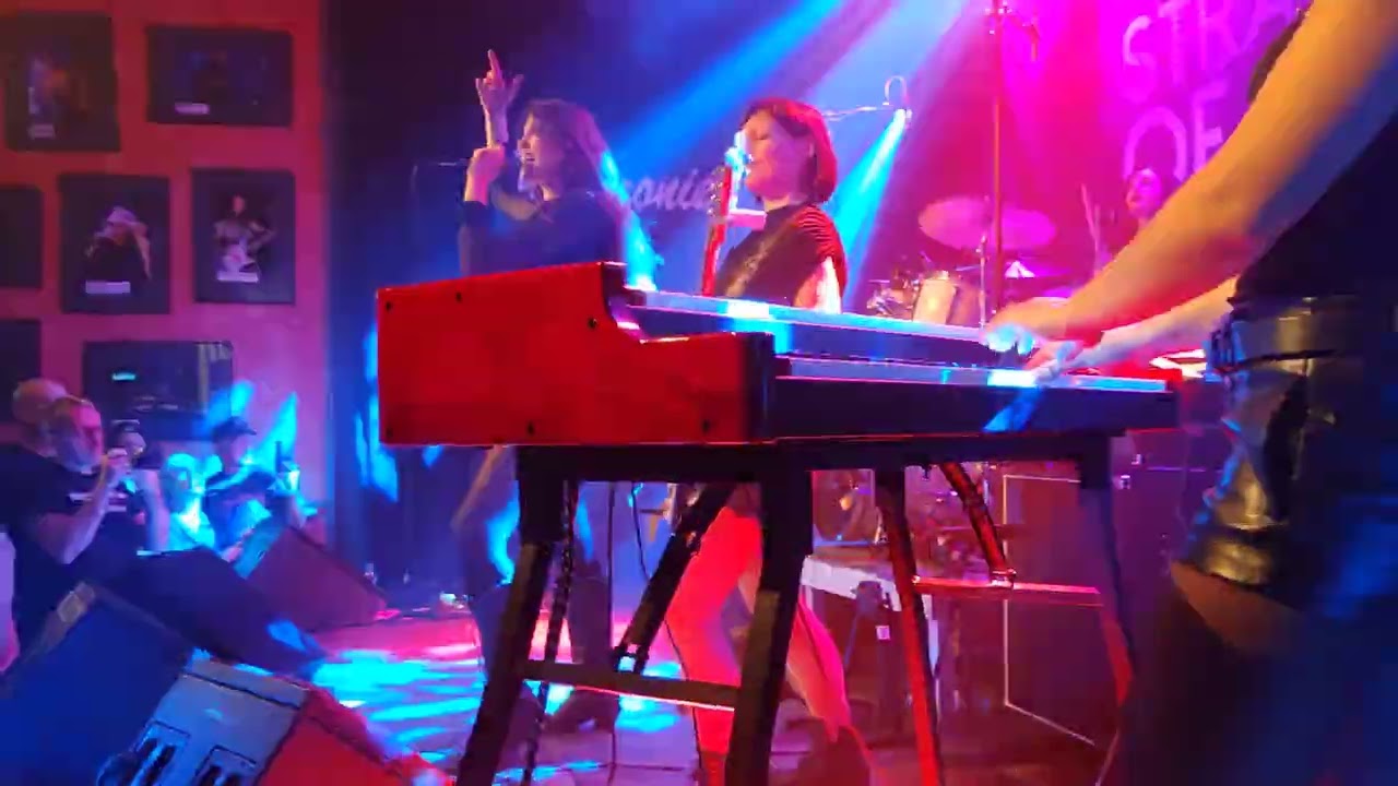 Strange Kind of Women - Black night