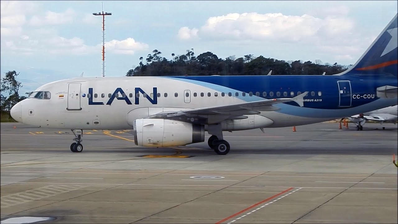 Latam Airlines Airbus A319-132 CC-COU despegando de Bucaramanga Palonegro Pista 17