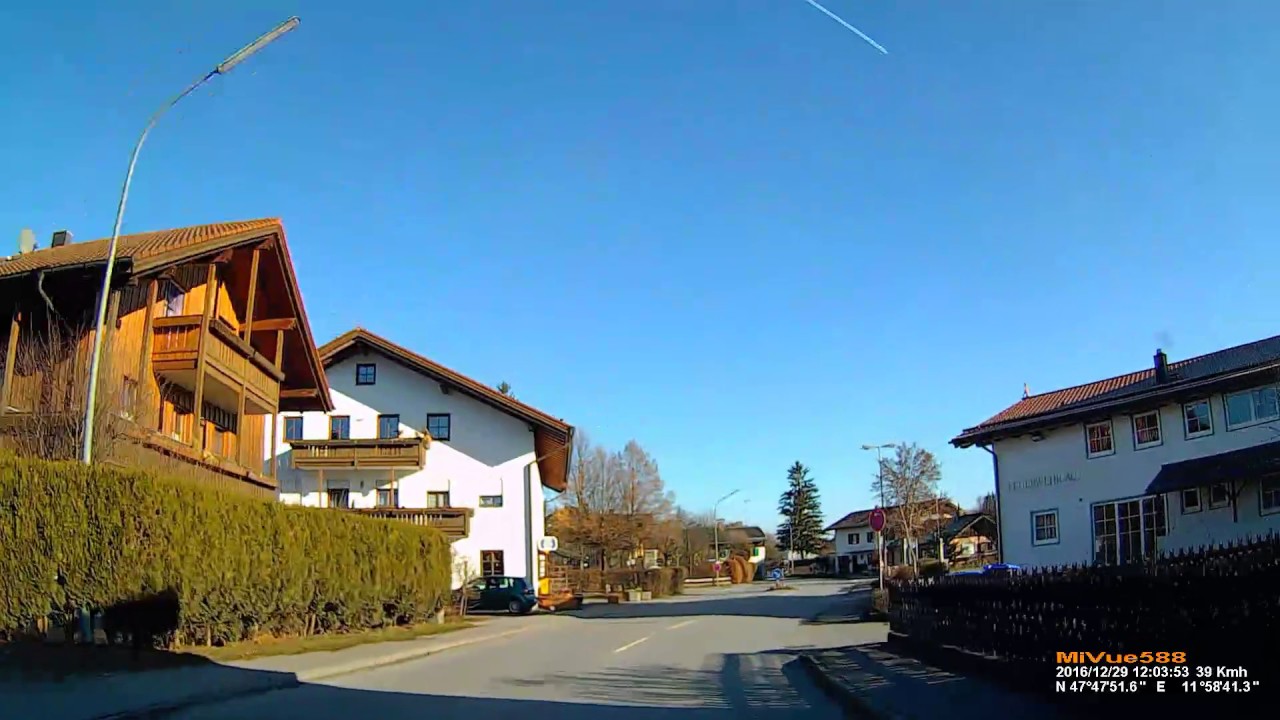 D: Au bei Bad Aibling. Gemeinde Bad Feilnbach. Landkreis Rosenheim. Ortsdurchfahrt. Dezember 2016