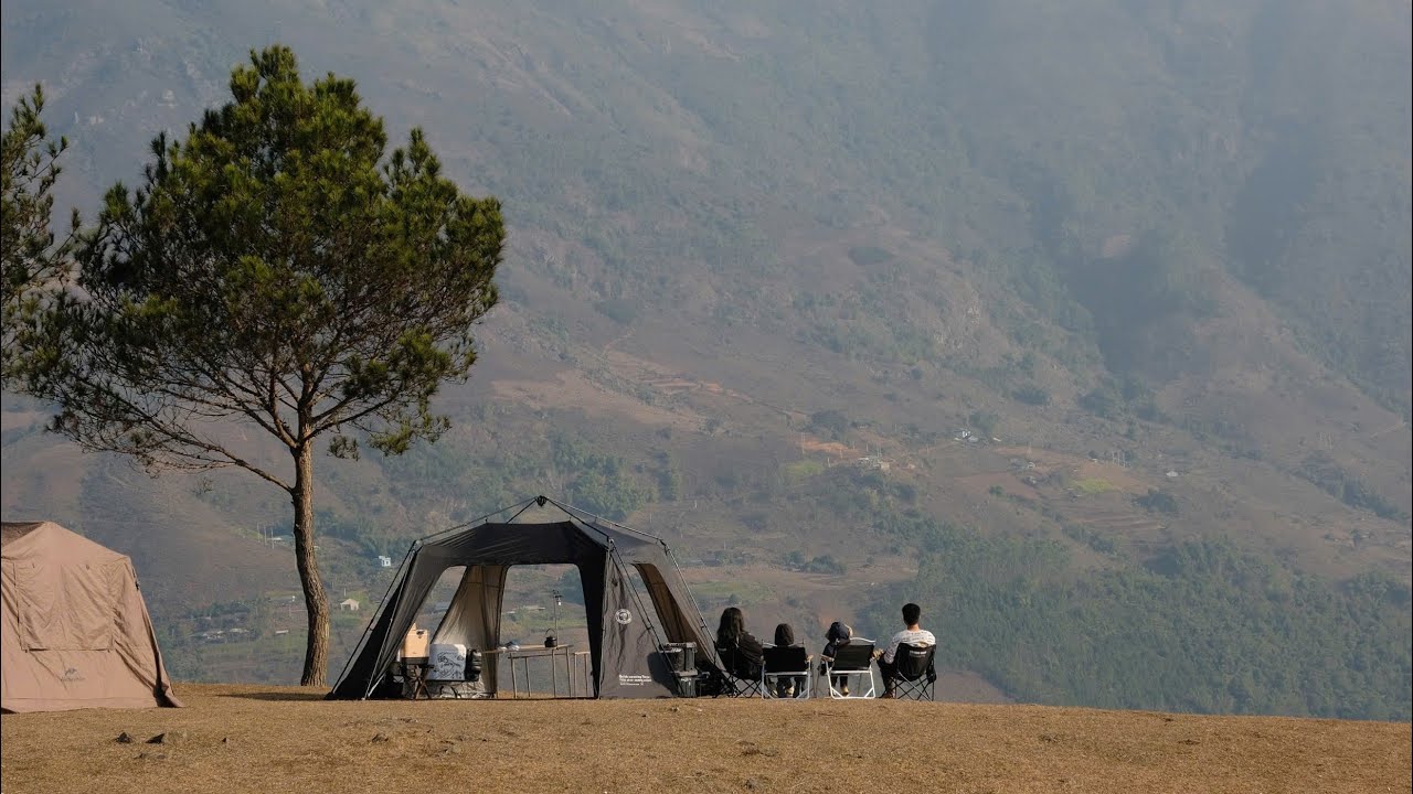Cắm trại nơi ngọn đồi cỏ cháy tuyệt đẹp . Pù Nhi Hill . CAMPING ASMR