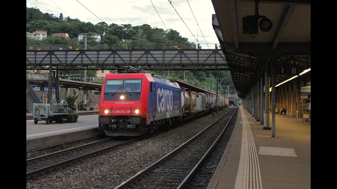 Bahnverkehr in Bellinzona am 21./22.7.11 - Re 484 als RoLa Schublok