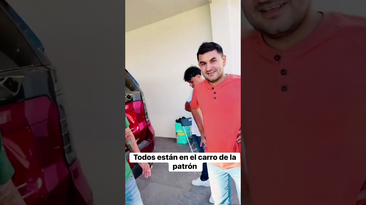 Qué están haciendo en el carro de la patrona?