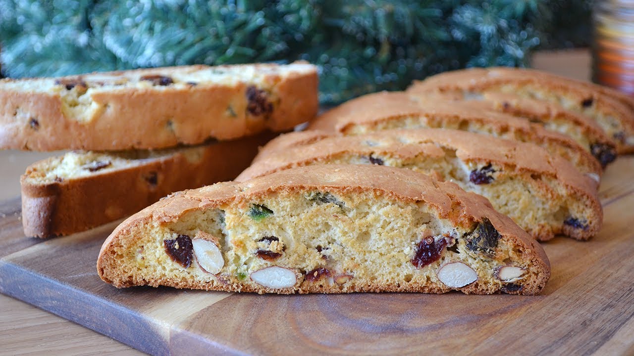 Хрустящие праздничные печенья с миндалем и изюмом! Простой и вкусный рецепт!