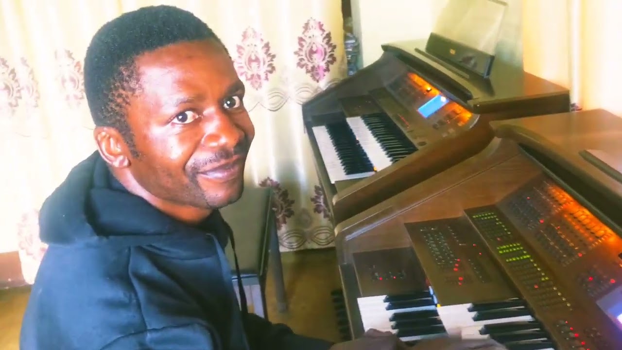 FABIAN SULULI MUSICIAN -YAMAHA -AR 100