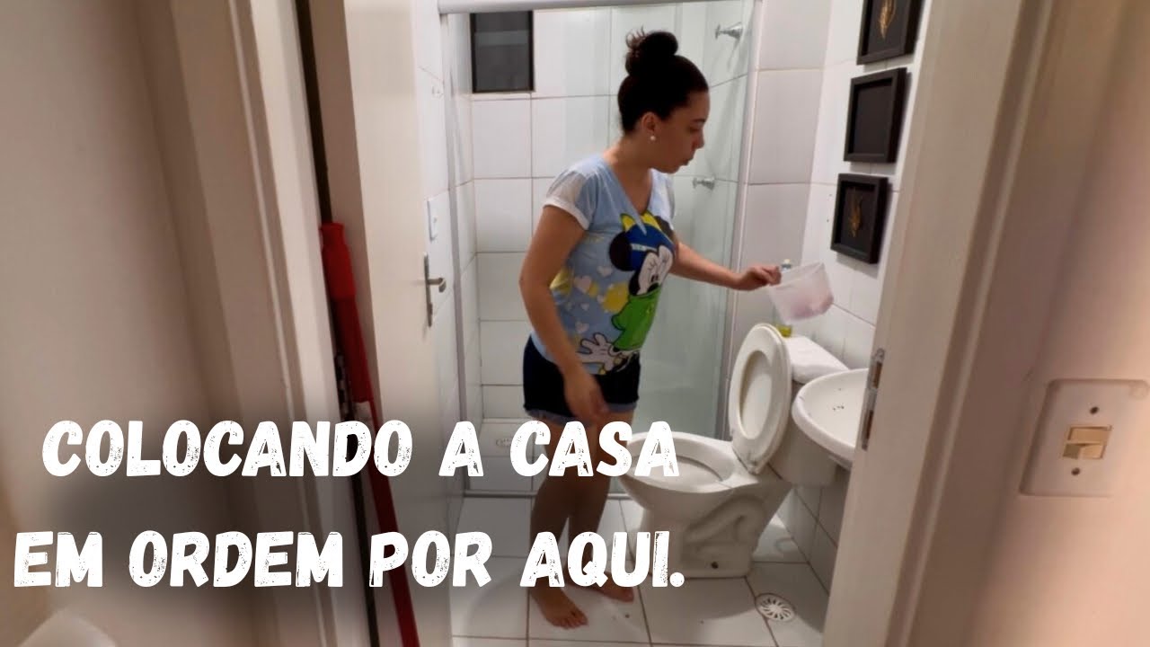Limpando e organizando a casa para o final de semana. 