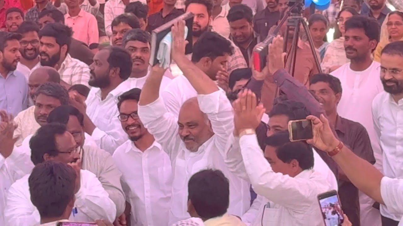 JOHN WESLEY Anna Wesley Anna Grand Entry PADERU MEGA CHRISTMAS.