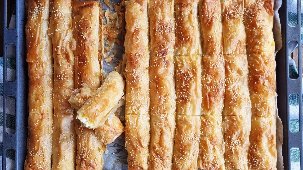Αυτά τα μπουρεκάκια εξαφανίζονται 😍Τραγανά με φύλλο κρούστας και γέμιση τυριών που λιώνει στο στόμα✨