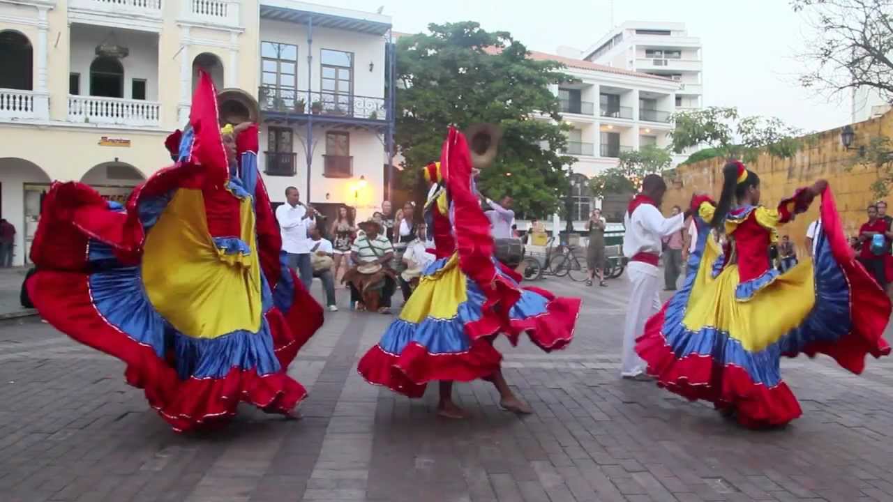 Traditional Colombian Dance in Cartagena | DiscoveringIce.com