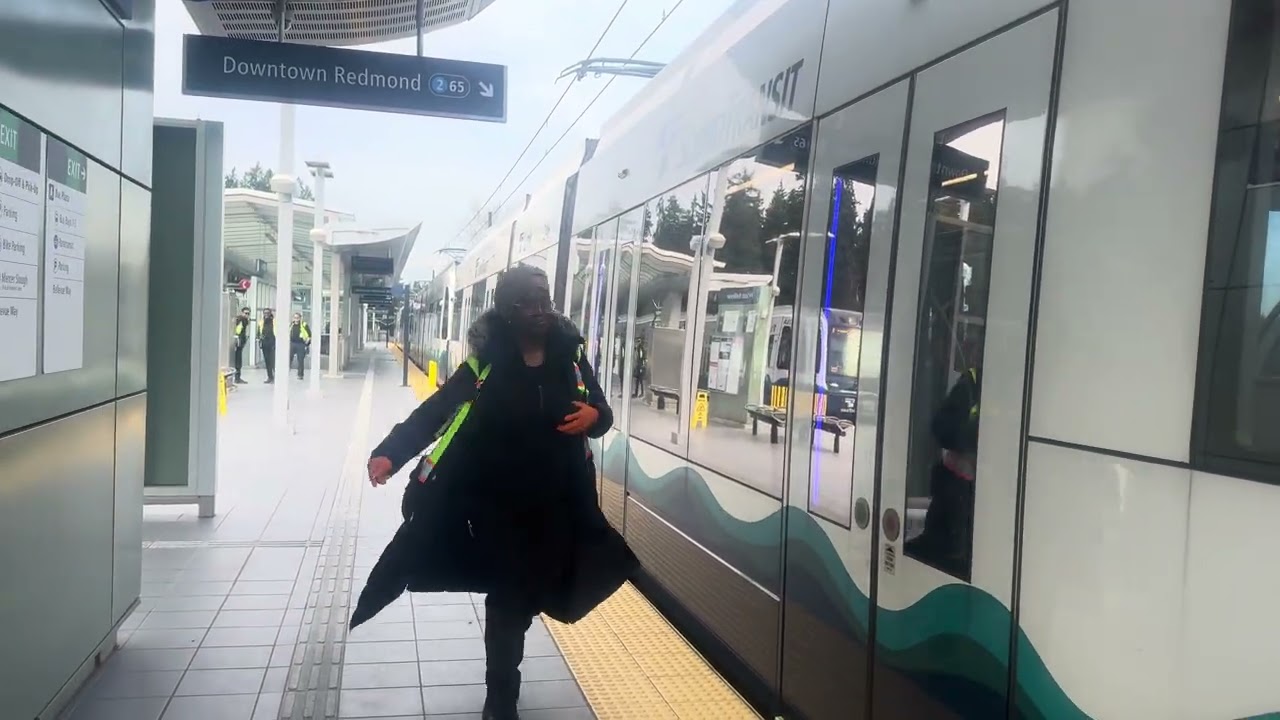Sound Transit Link Light Rail 2 Line Test Train Action @ South Bellevue 2/6/26