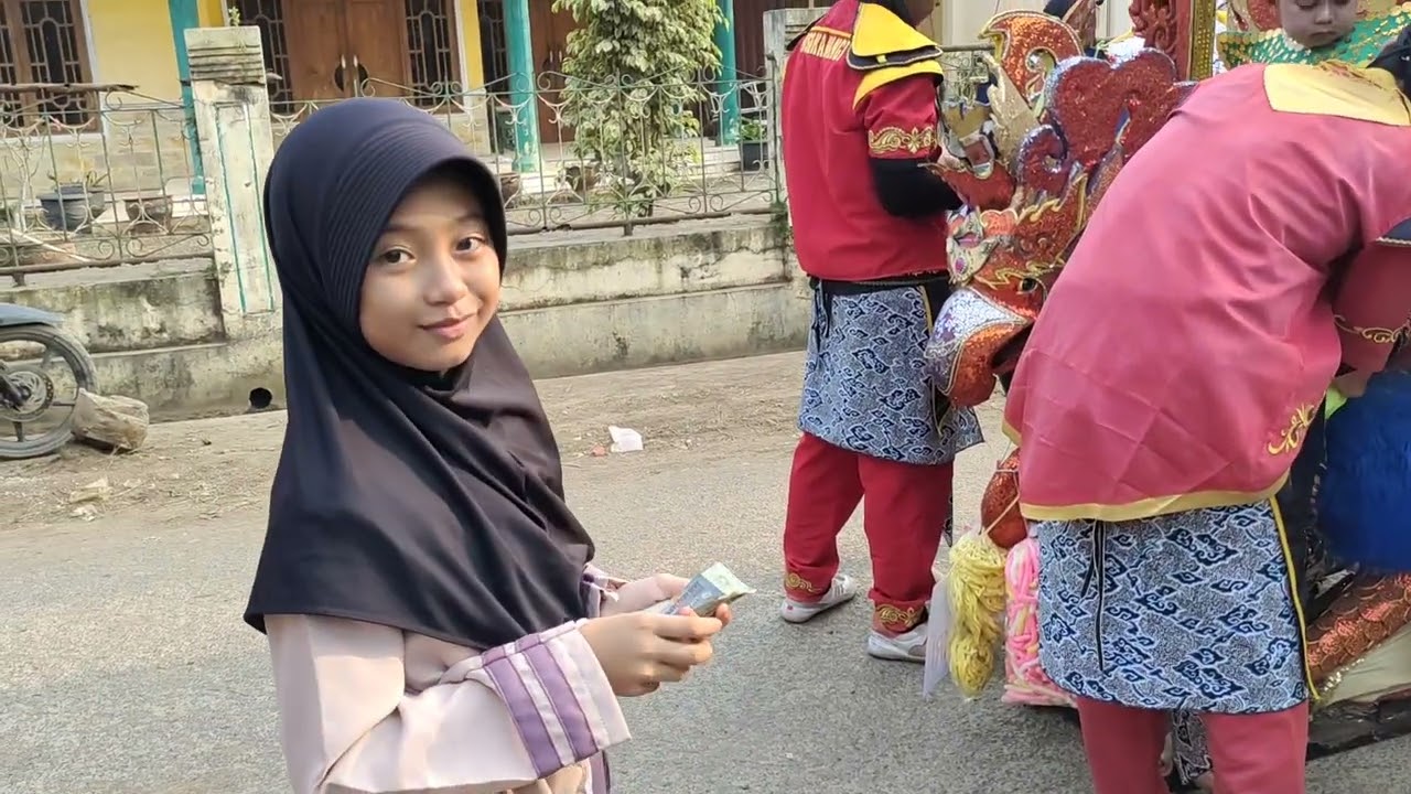 neng Dilah nyawer