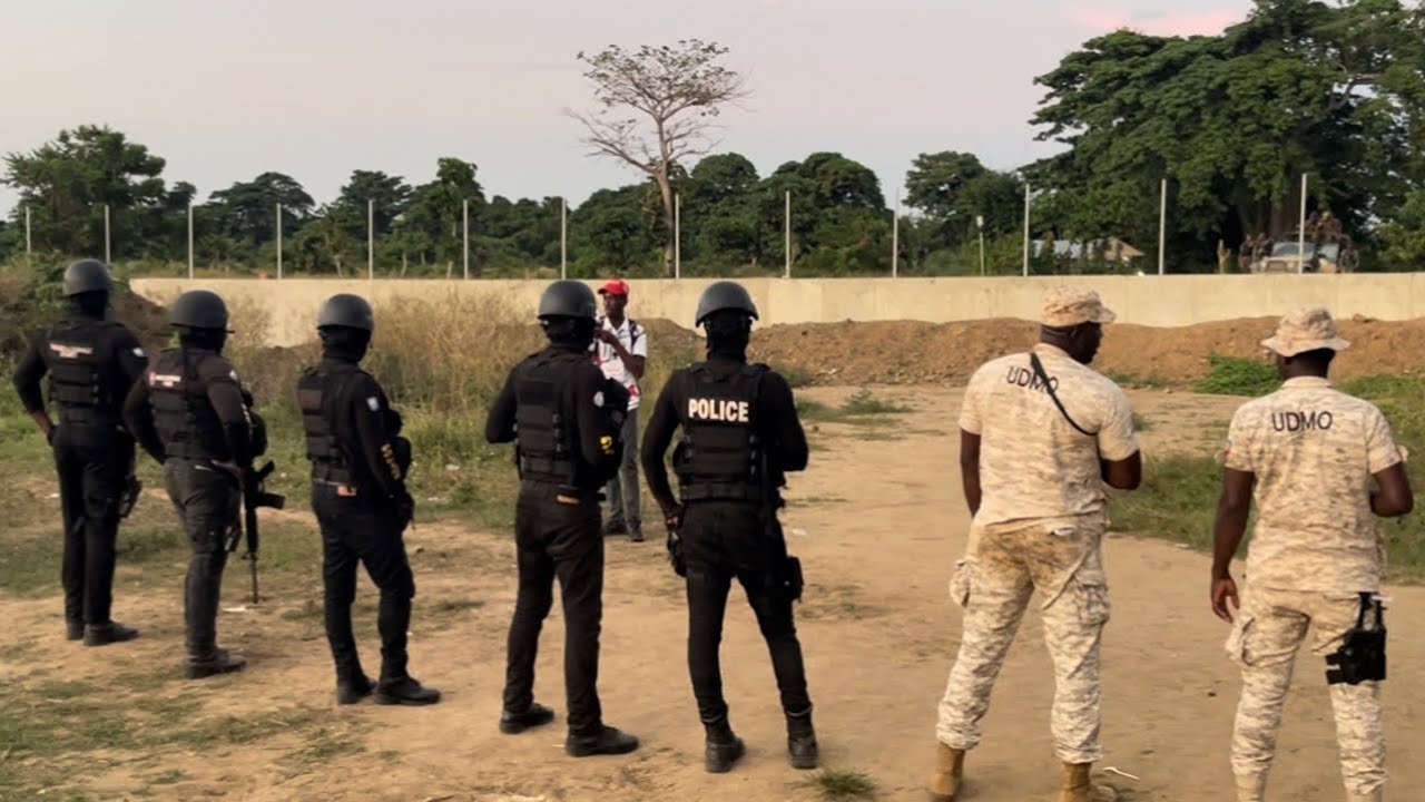 lapolis deplwaye ak plizyè Kò Sou Kanal la aprè Solda Dominiken yo te fin Antre Sou tèritwa Ayisyen