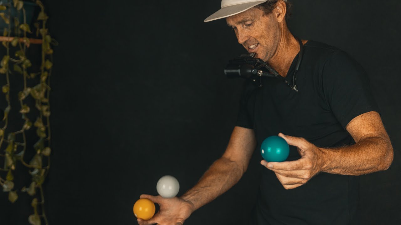 Juzzie Smith - Bluesy Tricks with Harmonica & Chuka Chuks