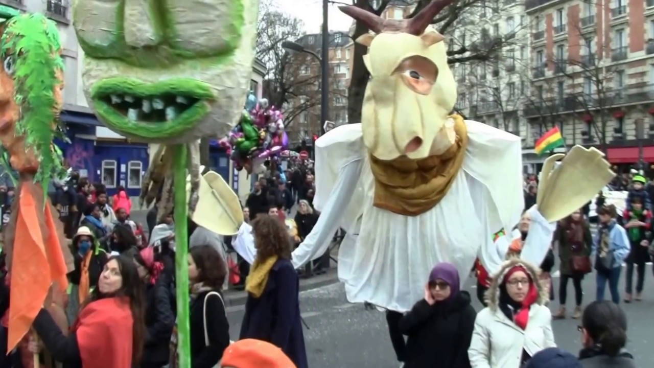 Carnaval de Paris 2017   Le début du défilé place Auguste Métivier