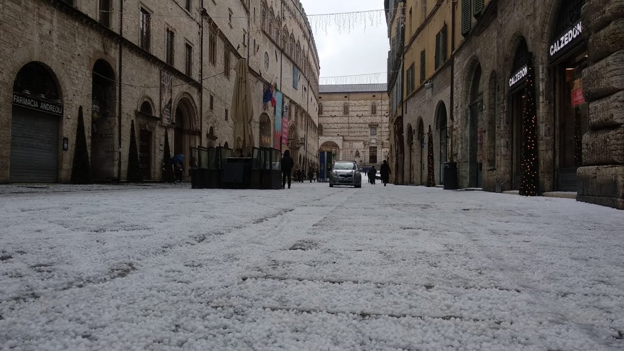 Grandine mista a neve su Perugia 6 gennaio 2021 ore 12