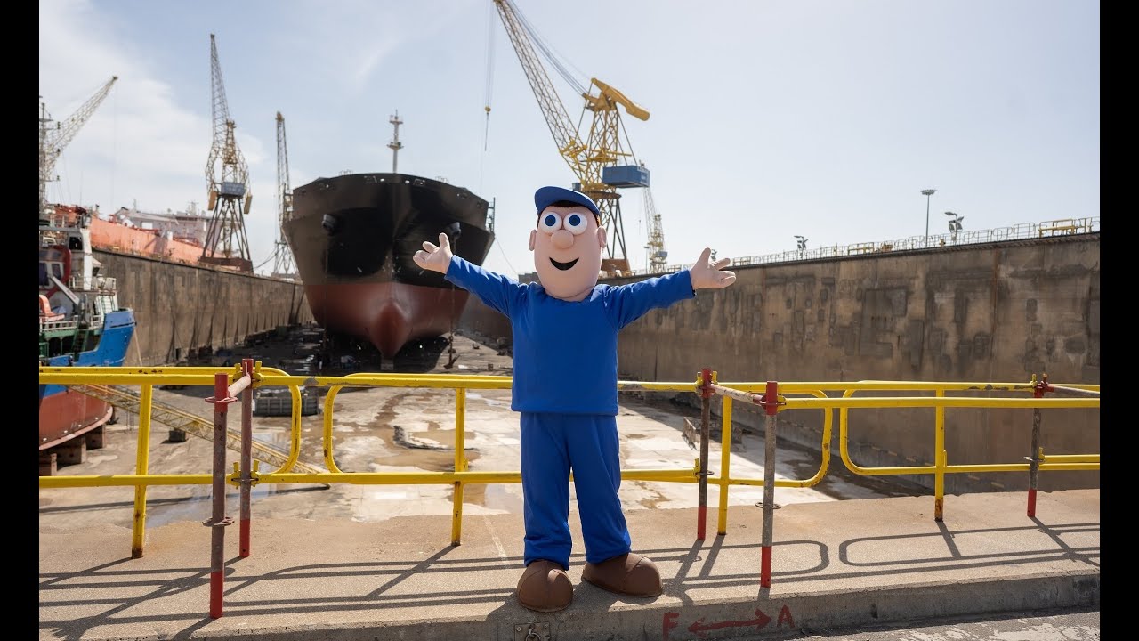 NAPO character visit to LISNAVE Shipyard