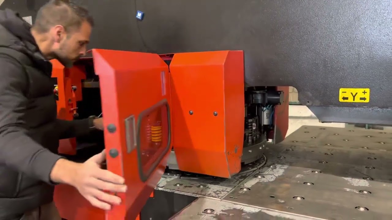 Punzonadora cnc Amada Vipros 255 Funcionamiento