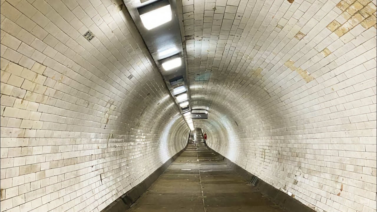 🇬🇧 LONDON 4K - Greenwich foot tunnel walk, UK