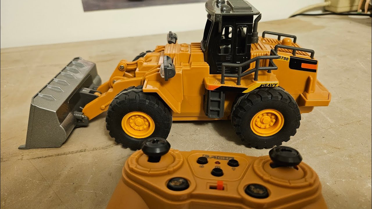 No.2 Toys Front loader RC R.T.R. (Temu)