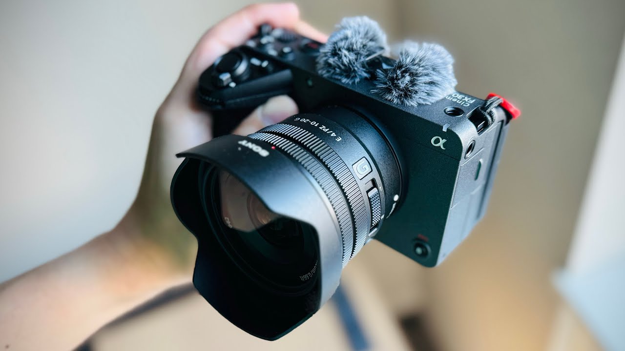 冬の朝5時から、FX30に広角Gレンズを載っけてウォーキングし暗闇でもやれるカメラなのか検証を試みたが、最初はビビって灯りのあるアーケード街からスタートした話 #fx30 #selp1020g