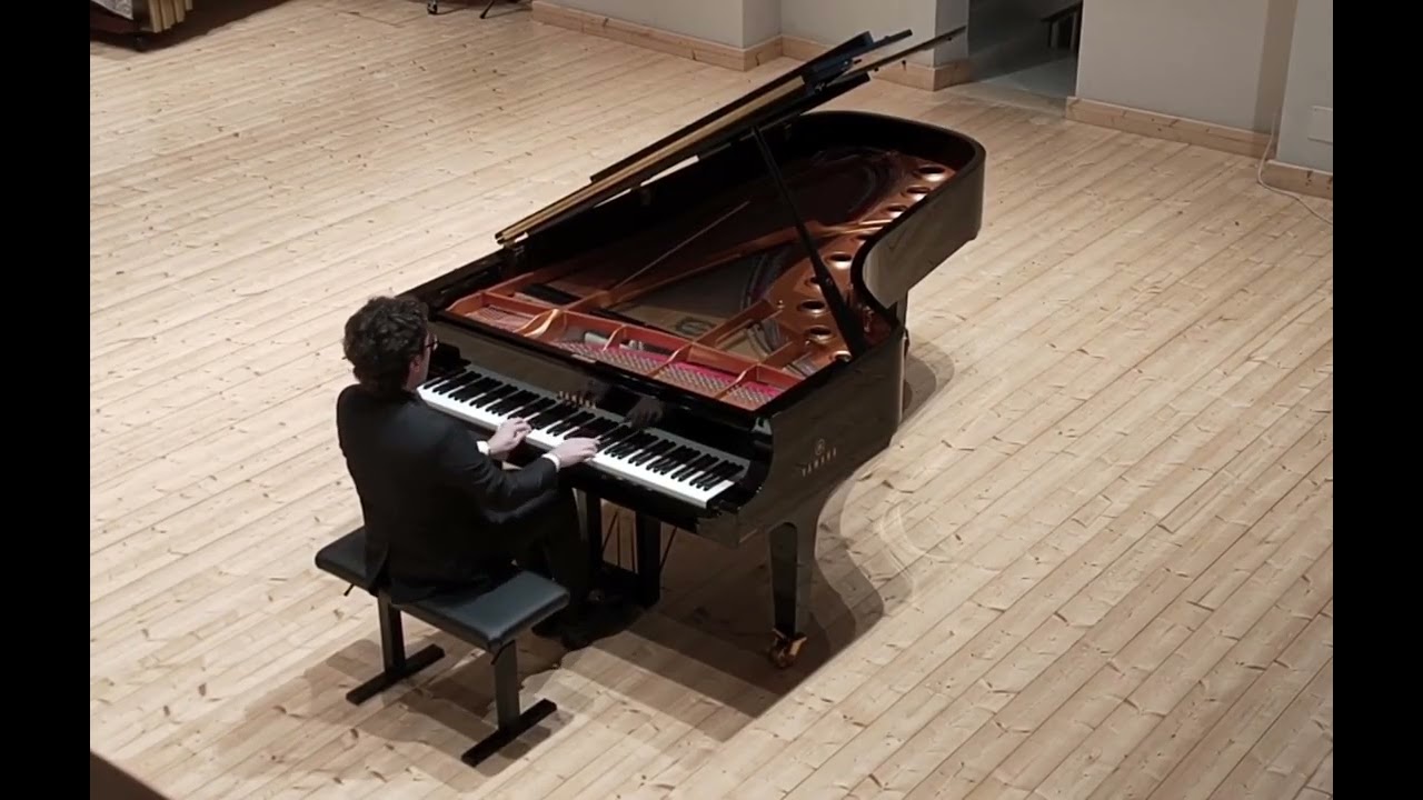 J.S. Bach - Overture in the French Style BWV 831; R. Schumann - Kreisleriana op. 16.