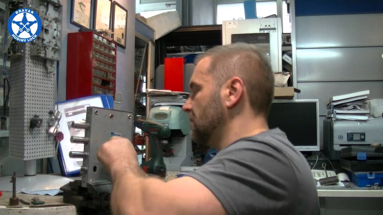 Obijanje brave sef kljucem