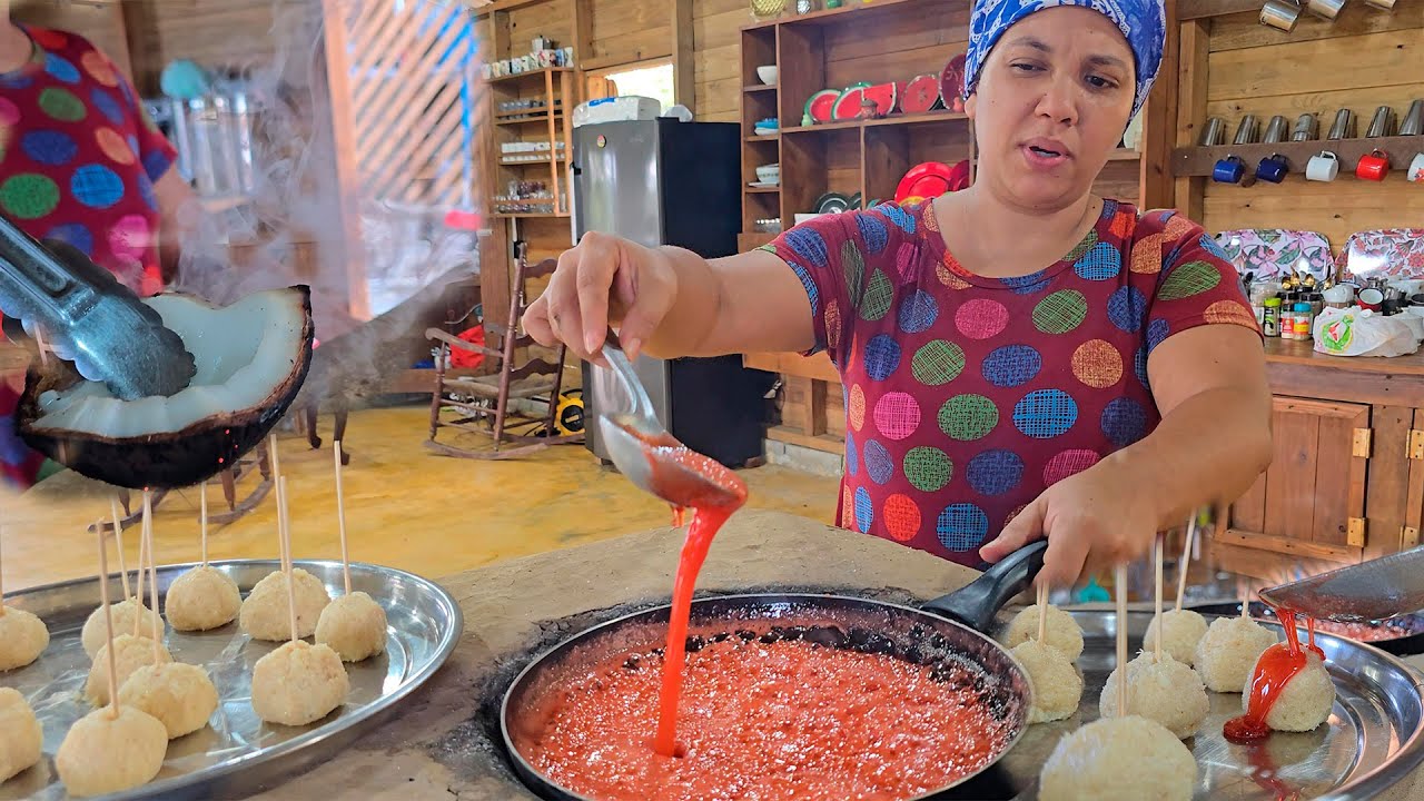 CON EL COCO QUEMADO Salieron estas Sabrosas Bolitas Melosas. Postre a la leña