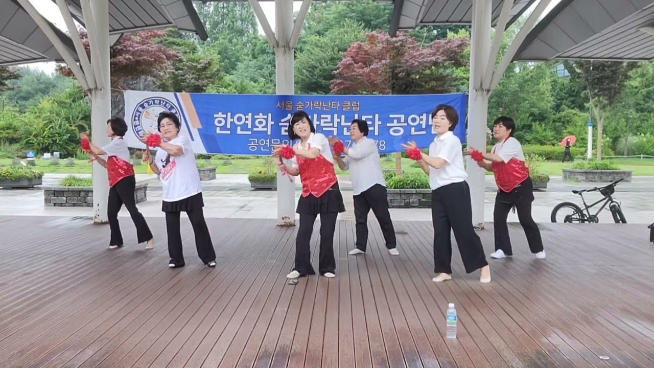 #숟가락난타 #버스킹공연#장윤정#어부바#서울숟가락난타클럽한연화숟가락난타공연단#봉사행사문의 010-2965-9252