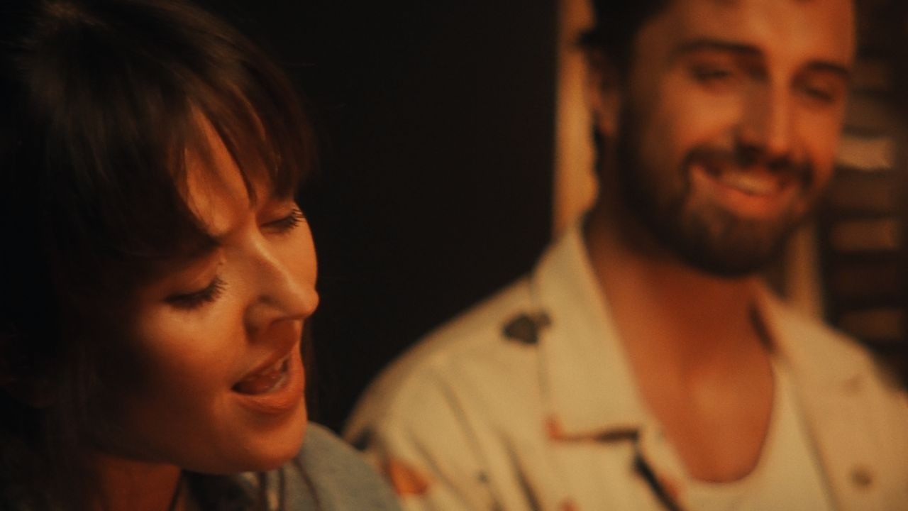 Šimon Bilina & Tamara Klusová – Máme to stejný (Official Music Video)