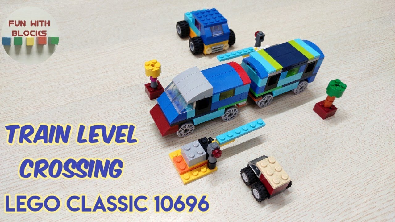 Lego Classic 10696 Train Level Crossing Building Instructions