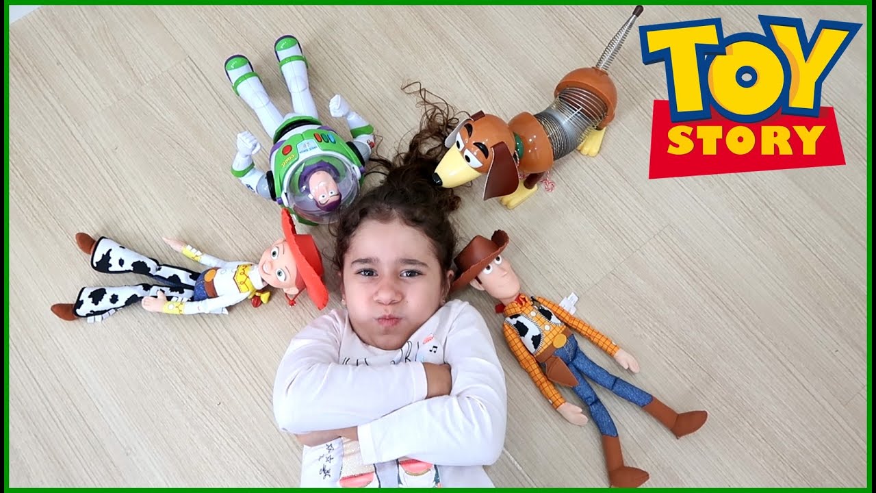 LÍVIA EM UMA HISTÓRIA ENGRAÇADA COM OS BRINQUEDOS TOY STORY - you've got a friend in me