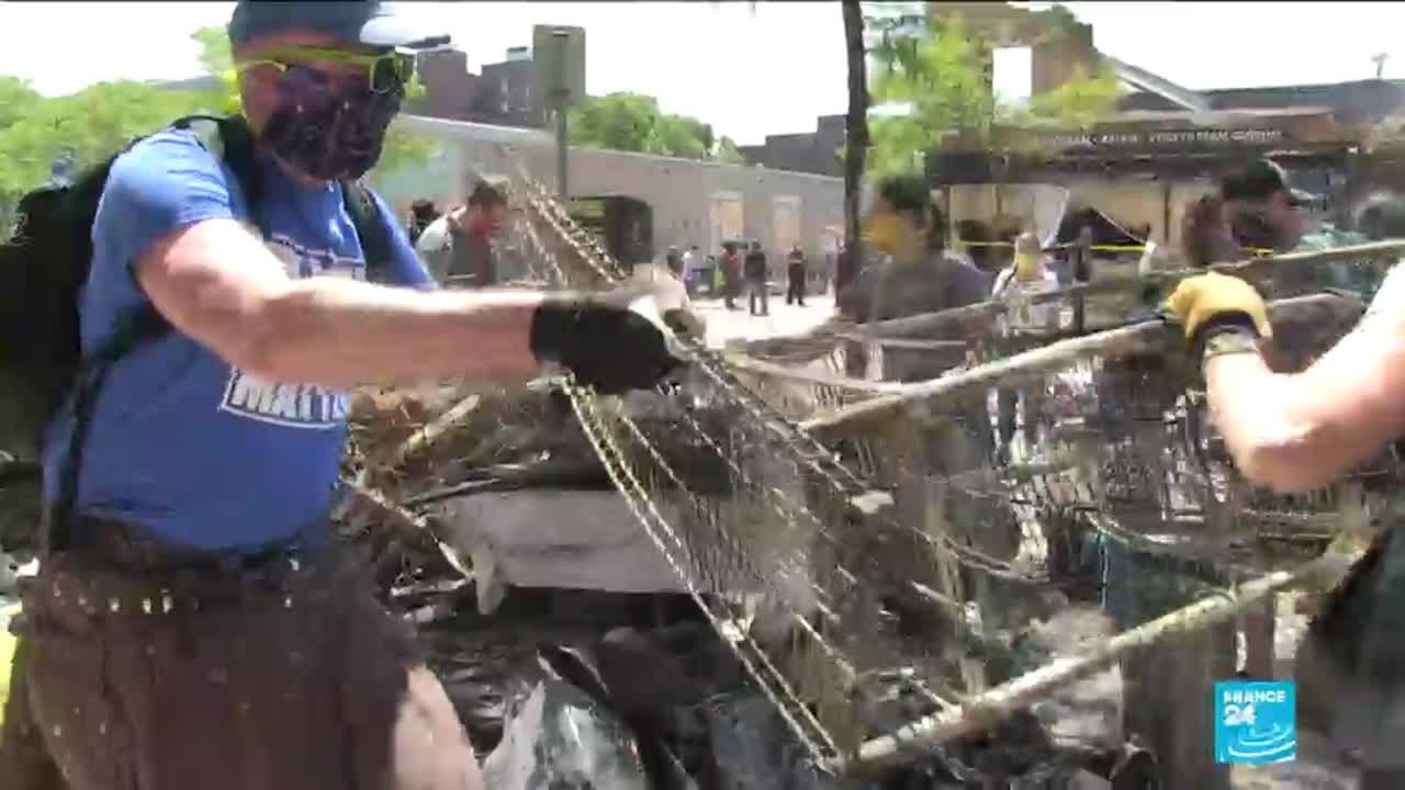 Minneapolis residents help cleaning neighbourhood after riots over George Floyd’s death