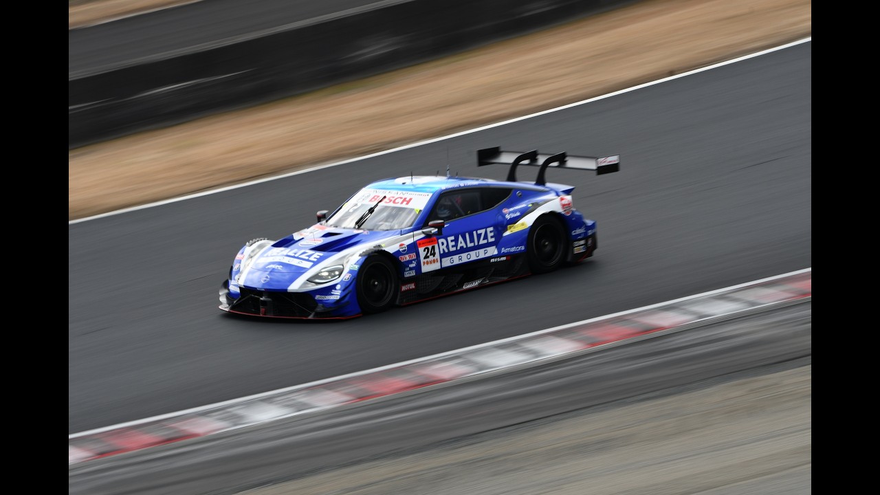 SUPERGT 岡山国際サーキット　テスト　1コーナー