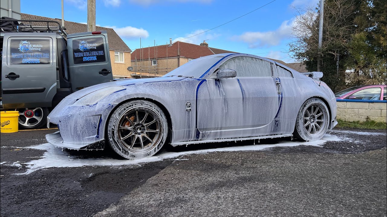 Washing a dirty Nissan 350z - car detailing - satisfying
