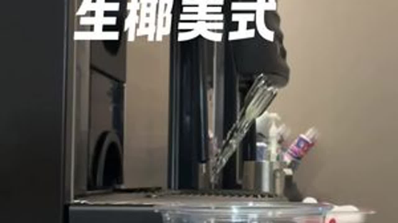 沉浸式做咖啡 日更第88天！！！今天天气晴 这个数字不错88 忙碌的一天 店长买了一张行军床 以后休息了可以躺着了#瑞幸咖啡 #做咖啡的过程真的很治愈 #解压 #极度舒适 #治愈系