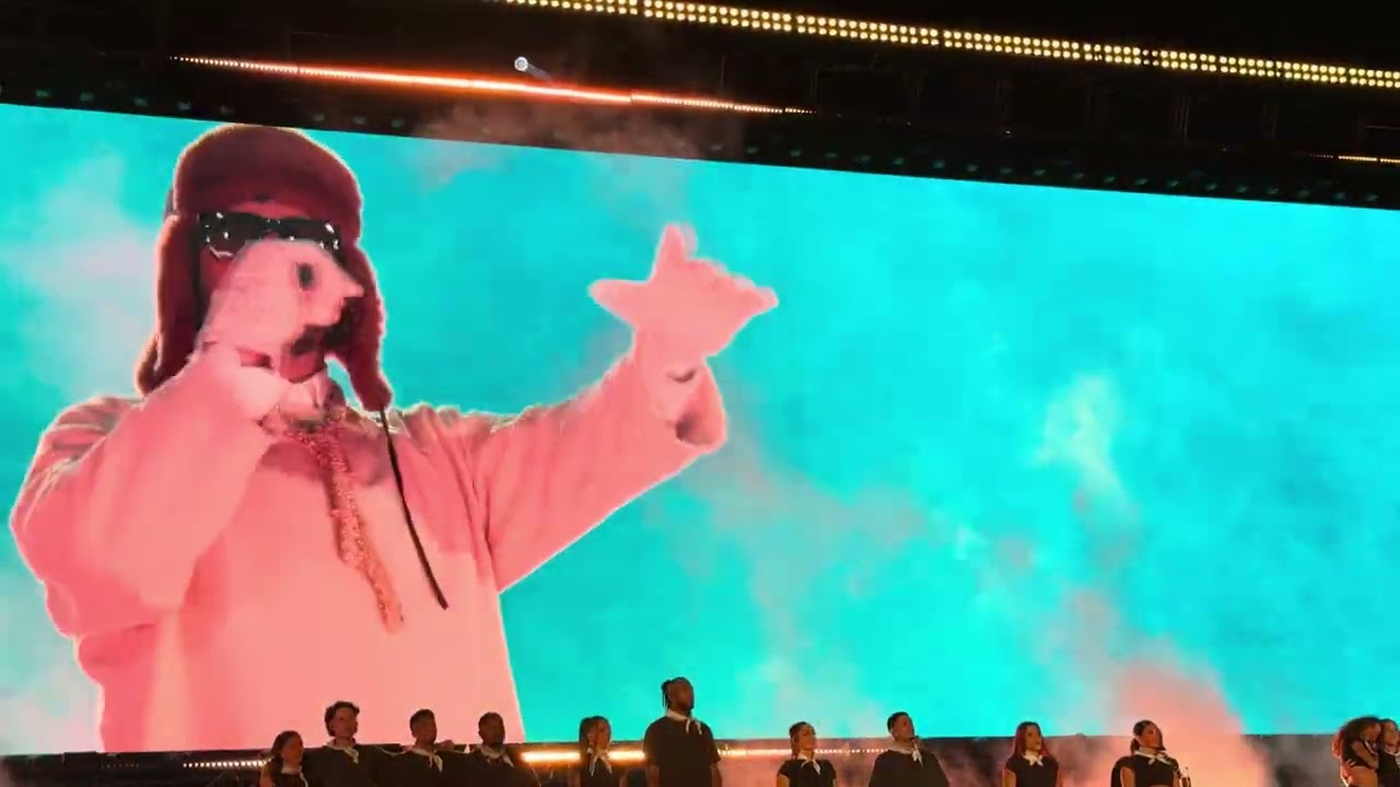 Bad bunny saying thank you Sydney 🇦🇺 good bye song