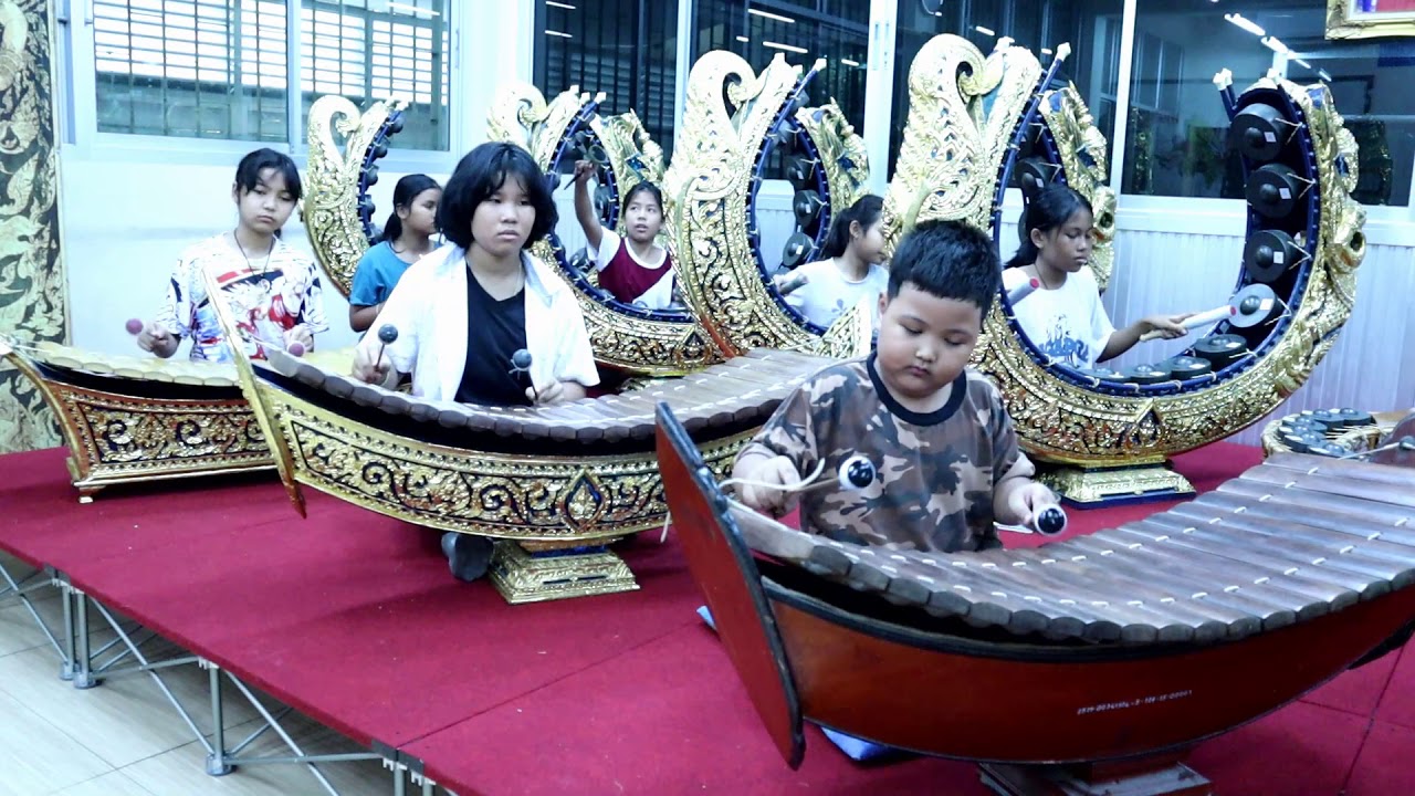 เพลงเร็ว ครูมณเฑียร สมานมิตร ผู้ประพันธ์