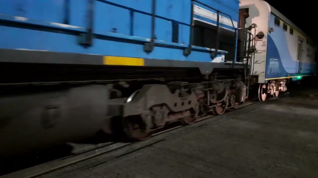 Línea Roca - GT22 A917 llega a Mar del Plata con el tren N⁰ 305 junto al Sanitario y 302 descendente