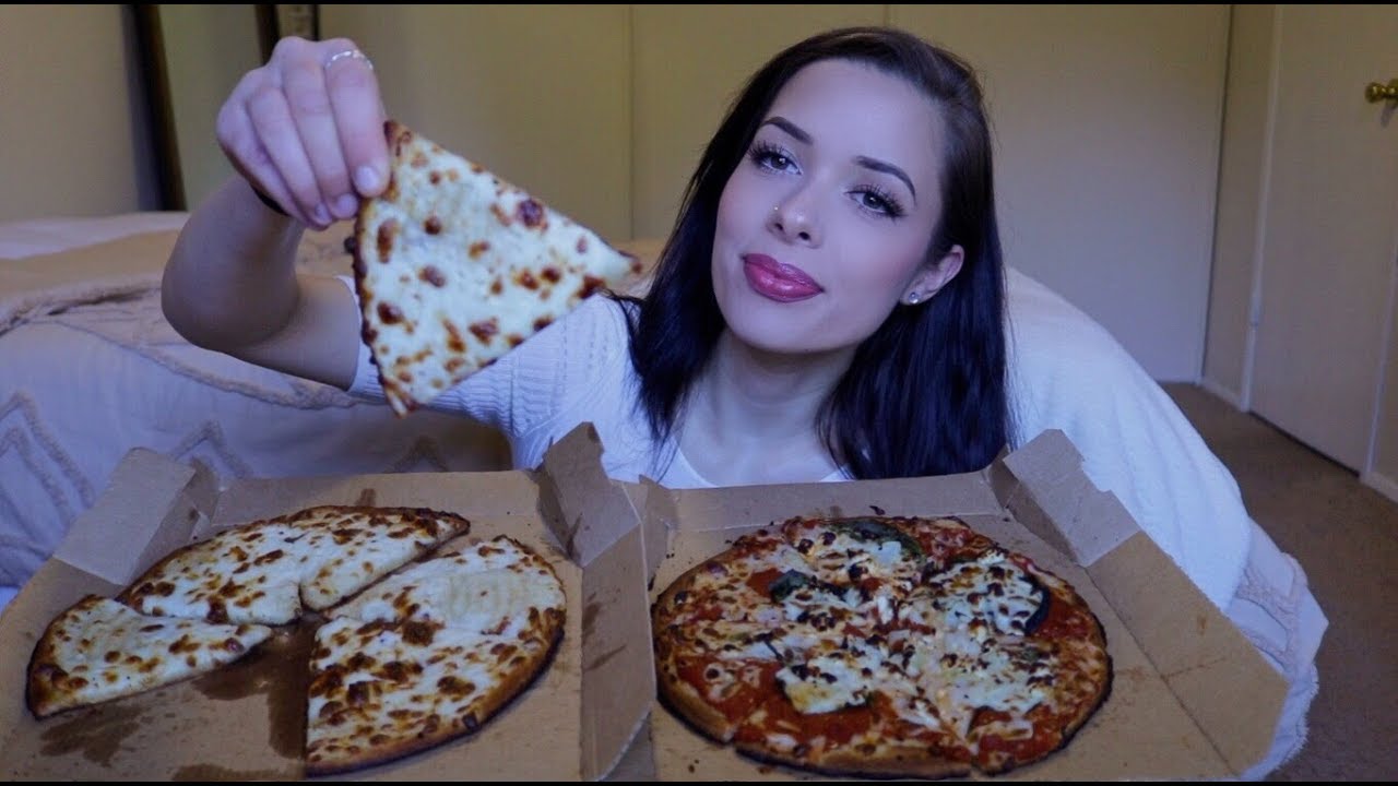Cheesy dominos pizza mukbang (eating show)
