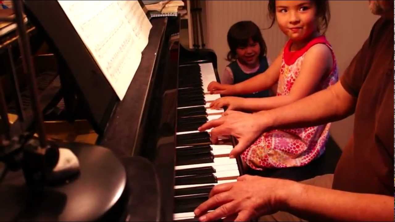 Anton Diabelli: Melodisches Übungsstück op. 149, 3 - Sonja spielt, Esther tanzt