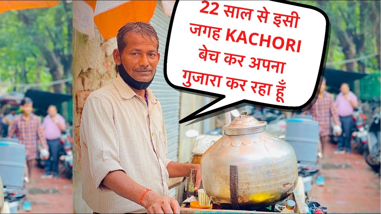 HARDWORKING MAN SELLING MOTH KACHORI ON STREETS OF DELHI SINCE 22 YEARS | INDIAN STREET FOOD STORIES