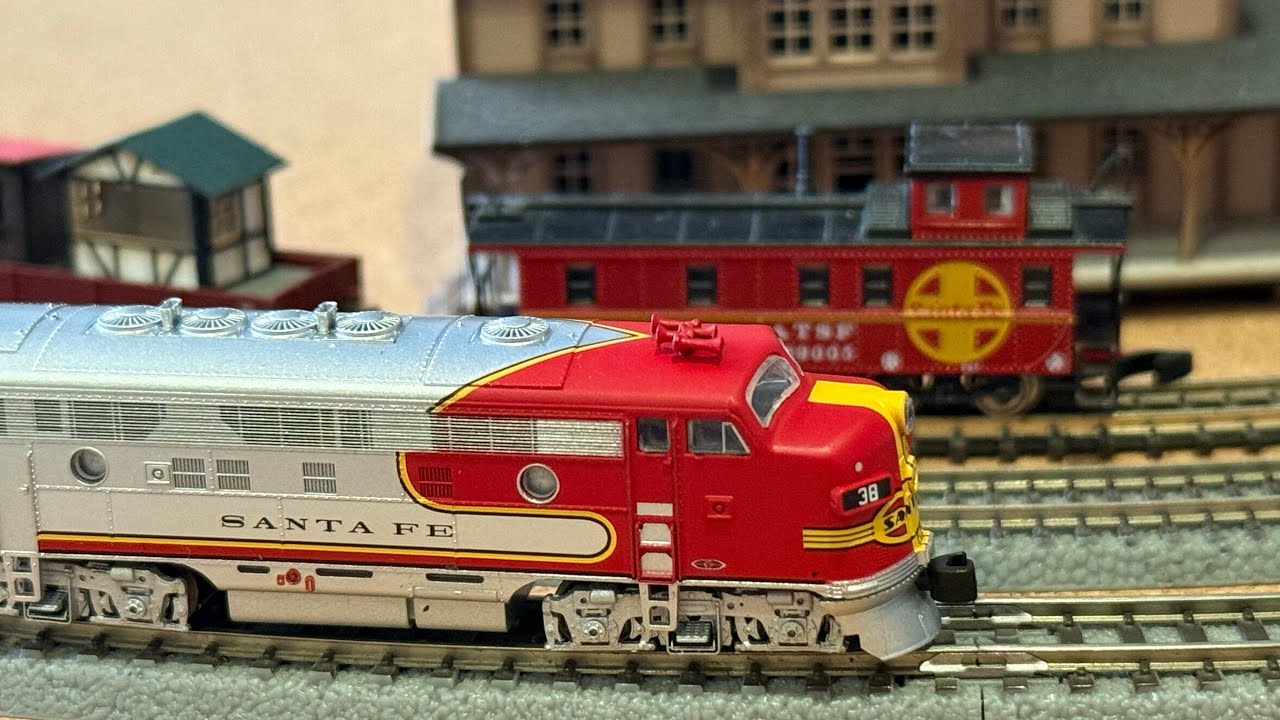 AZL 63001-7 ATSF Santa Fe F7 Locomotive 38 Test Run at z.scale.hobo 08.02.2025