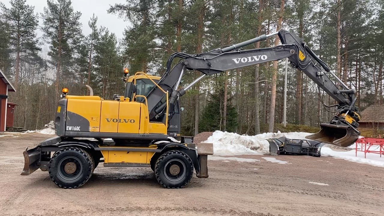 K&ouml;p Gr&auml;vmaskin Volvo EW160C med tillbeh&ouml;r p&aring; Klaravik