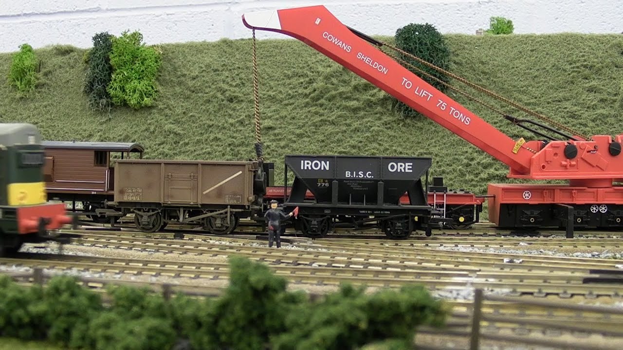 North East model railway - Station Traffic & Breakdown Crane