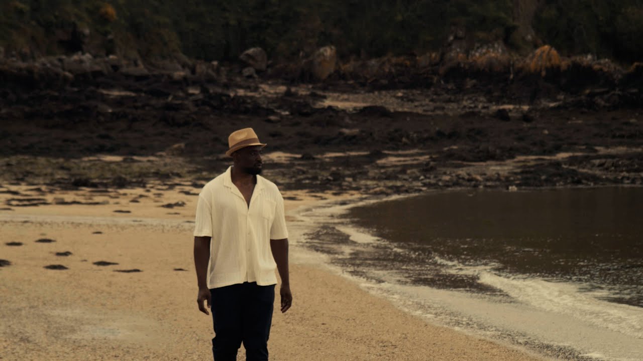 Emilmo - Bonjour (CLIP OFFICIEL)