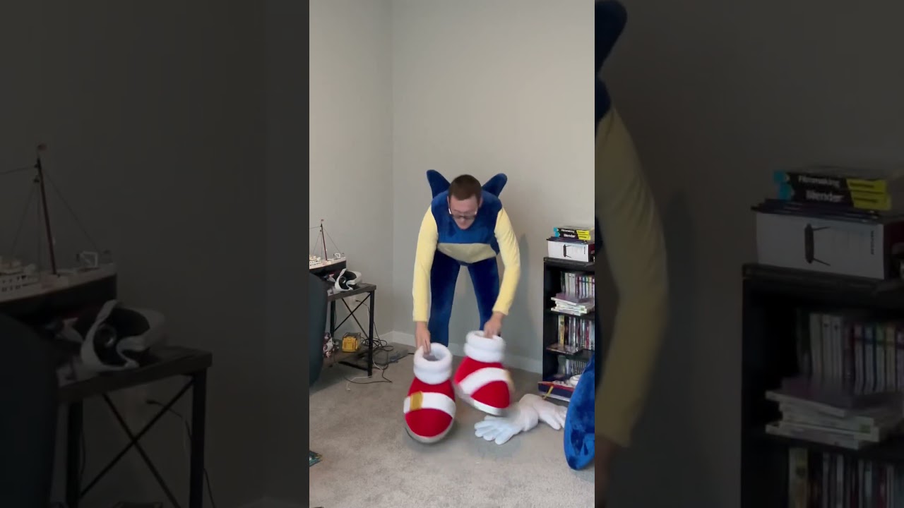 #sonicthehedgehog #mascot quick suit up