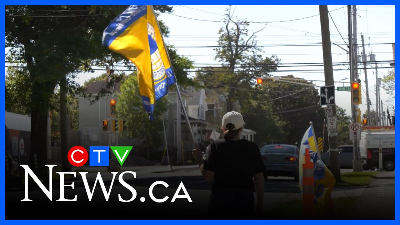 Canada Post postal workers hit the picket line