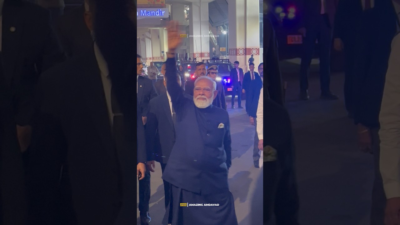 PM Modi visits Mahatma Mandir Metro Station in Gandhinagar #gandhinagar #modi #narendramodi #gujarat